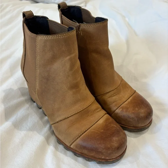 Sorel Wedge Boots - Picture 2 of 4